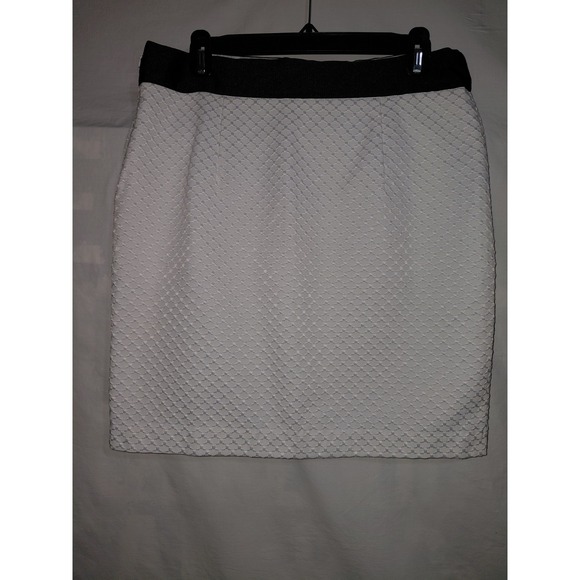 Worthington Dresses & Skirts - Worthington Textured White Pencil Skirt Womens Size 8 Black Trim EUC